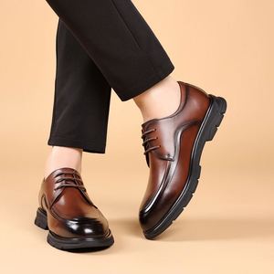 Chaussures habillées classiques en cuir véritable pour hommes, style européen, à enfiler, pour l'automne, idéales pour le travail et les mariages, tendance - Product Image 3