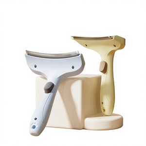 Spazzola autopulente per la rimozione del pelo di animali domestici, pettine curvo in acciaio inossidabile per sottopelo di cani e gatti, spazzola per toelettatura e rimozione peli di animali - Product Image 1