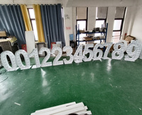 Enseigne lumineuse LED personnalisée blanc chaud en forme de cœur 3D avec base, lettres, chiffres et symboles décoratifs de grande taille