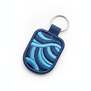 Porte-clés brodé double face personnalisé en tissu tissé avec boucle en sangle pour souvenirs de vente au détail - Product Image 2