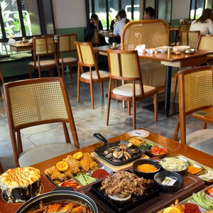 Sedia da Pranzo <span class=keywords><strong>in</strong></span> <span class=keywords><strong>Legno</strong></span> e Rattan Antico con Schienale Ergonomico Curvo per Ristoranti - Product Image 1