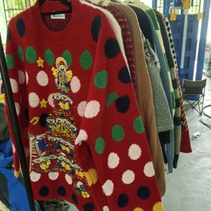 AW001 Super Low Price Crewneck Plain Used Men's and Women's Mixed Sweaters Basic <strong>Wardrobe</strong> Essential - Product Image 1