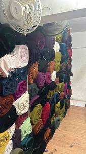 Tissu en velours Micro 9000 le plus vendu, matière douce et luxueuse pour robes, tenues de soirée, kurtis et ensembles pour femmes, en vente - Product Image 4