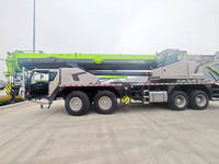 Grue mobile ZLJ5500JQZ130VS avec châssis 5 essieux, plusieurs options d'émissions pour le transport de marchandises lourdes en port