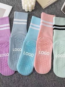 Chaussettes de Pilates mi-mollet JZVINA pour femmes, antidérapantes, respirantes, anti-transpiration, motif léopard, pour yoga, barre, fitness, sans coutures, usage quotidien - Product Image 6