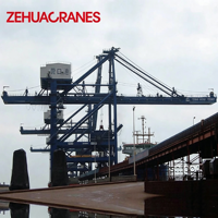 Grue à portique polyvalente pour quai |   Conçu pour une utilisation en terminal 24h/24 et 7j/7, testé contre la fatigue (4 millions de cycles), protection de qualité marine.