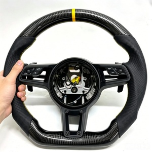 ワンランク上の運転体験を ポルシェステアリングホイール のプレミアム