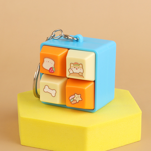 Porte-clés personnalisés en plastique à 4 touches, porte-clés anti-stress à effets sonores, plusieurs options de couleurs, jouets anti-stress - Product Image 1