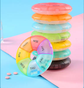 กล่องยาพกพาสีสันสดใส 7 วัน กล่องพลาสติกกันความชื้นแบบพกพาสำหรับ 7 วันต่อสัปดาห์ กล่องเก็บยา - Product Image 1