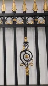 Pannello di Recinzione a Griglia in Acciaio e Ferro Battuto, Recinzione Ornamentale per Piscina in Alluminio con Picchetti, Inclinazione Regolabile per Giardino - Product Image 4