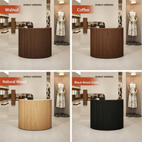 Comptoir de réception ovale en bois massif de style médiéval pour magasin de vêtements, ensemble complet de mobilier commercial