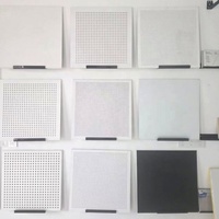 Plaques de plâtre acoustiques blanches à trous carrés de 12 mm et carreaux gaufrés, panneaux de carrelage PVC, fournisseur chinois de plafonds en plaques de plâtre