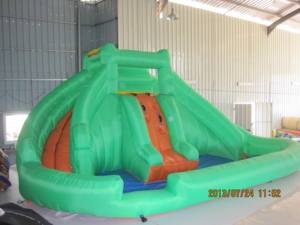 Tobogán inflable gigante de nylon con piscina de pelotas para la diversión de los niños con deslizamientos y juegos de pelotas. - Product Image 1