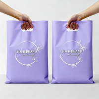 Sacs d'emballage en plastique HDPE découpés à la forme avec poignée et logo personnalisé pour vêtements - Sacs de courses durables avec boîte