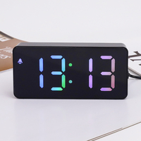 Horloge de bureau numérique électronique LED RGB moderne avec alarme, rétroéclairage sonore réglable, date et température