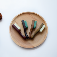 Mini brosse de nettoyage DIY OEM à manche en bois blanc, à dents crantées et à dix mille poils durs