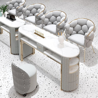 Table de manucure double moderne pour salon de manucure avec dessus en marbre blanc Collecteur de poussière Chaise en velours vert émeraude pour atelier