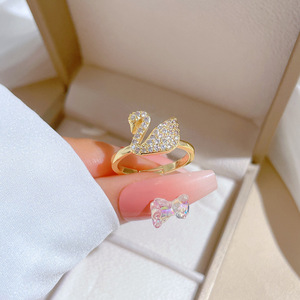 Anello Nuziale con Cigno in Cristallo e Strass, Regolabile, Semplice, con Incastonatura a Mano, Anello Giapponese per Coppie - Product Image 3