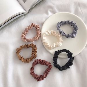 Accessoires de mariage faits à la main, petits mini élastiques fins et doux, attaches pour queue de cheval sans pli, chouchous en satin soyeux - Product Image 4
