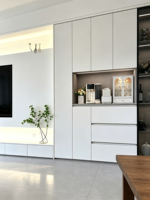 Meuble TV moderne sur mesure XINGRUO pour salon, combinaison de meubles de rangement muraux blancs brillants pour la maison