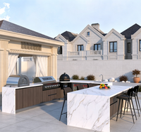 Cuisine extérieure de luxe, ensemble de cuisson en plein air design avec bordures de comptoir affleurantes, quincaillerie dissimulée pour patios familiaux haut de gamme