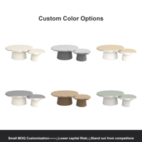 Ensemble de 2 tables basses gigognes, aspect travertin, plateau rond à bords festonnés, base en fer, style crème, pour salon