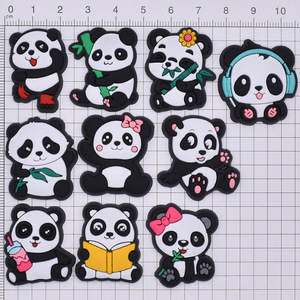 Breloques décoratives en PVC amovibles pour sabots et pantoufles, motifs panda de dessin animé mignons, accessoires de chaussures, vente en gros - Product Image 2