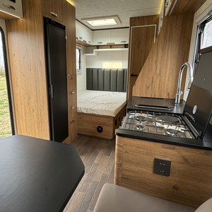 Caravane de voyage moderne avec connecteur d'alimentation, système de charge sur route et canapé-lit queen size avant 1400*2000 - Product Image 6