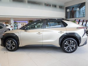 <span class=keywords><strong>2023</strong></span> T Oyota 2017 Sedan nuevo híbrido EV coche caja de cambios automática batería de litio luz Interior cámara trasera Motor de accionamiento único izquierda - Product Image 4