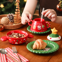 Mug en céramique de Noël avec couvercle en forme de sapin et couvercle en forme de bonnet de Père Noël, poignée à double rayures avec bouton étoile, ensemble de tasses, bols et soucoupes de fêtes, vente en gros