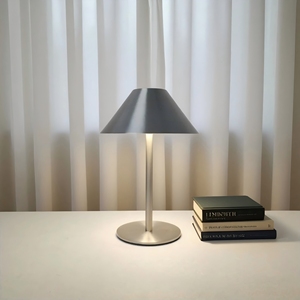 Lámpara de <span class=keywords><strong>Mesa</strong></span> Táctil Inalámbrica, Lámpara de Escritorio LED con 3 Temperaturas de Color Regulables, Lámpara de Noche Recargable Portátil para Decoración del Hogar y Oficina - Product Image 1