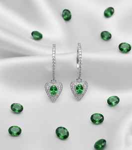 Pendientes de Aro con Forma de Corazón en Oro de 14 Quilates con Piedras Preciosas Ovaladas Naturales/de Laboratorio y Diamantes Pavé - Product Image 1