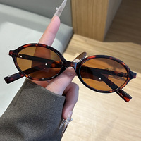 Gafas Ópticas Unisex Ovaladas para Uso Diario, Fabricadas con Montura TR90 Ligera y Suave y Lentes de Resina Transparente Cristalina
