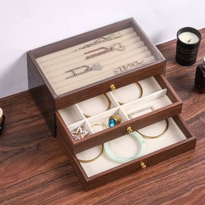 <span class=keywords><strong>Organizadores</strong></span> <span class=keywords><strong>de</strong></span> Joyería <span class=keywords><strong>de</strong></span> <span class=keywords><strong>Madera</strong></span> <span class=keywords><strong>en</strong></span> Oferta — Exhibidor <span class=keywords><strong>de</strong></span> Lujo <span class=keywords><strong>de</strong></span> 3 Niveles con Cordón Antipolvo para Collares, Anillos, Pendientes y Pulseras - Product Image 4