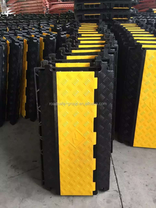 Rampe de protection de câbles en caoutchouc à 5 canaux grande capacité pour la gestion de plusieurs câbles et la sécurité routière - Product Image 5