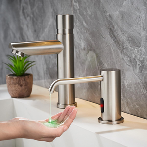 Distributeur automatique de savon mousse sans contact en or brossé moderne pour salle de bain avec construction métallique - Product Image 6