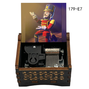 Boîte à <span class=keywords><strong>musique</strong></span> à manivelle en bois, <span class=keywords><strong>casse</strong></span>-<span class=keywords><strong>noisette</strong></span> antique, prête à être expédiée, artisanat pour filles, fils, parents, amis, cadeau de Noël - Product Image 5