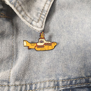ロックバンドエナメルピン黄色スチーマー潜水艦ブローチ収集ラペルバッジ男性女性ファッションジュエリーギフト装飾バックパック帽子 - Product Image 1