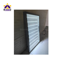 Boîte lumineuse publicitaire extérieure en aluminium avec cadre LED personnalisé, équipement de signalisation lumineuse debout