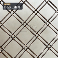 Grillage métallique ondulé vintage en bronze sur mesure pour panneaux de remplissage d'escaliers, balustrades et séparateurs de pièce intérieurs
