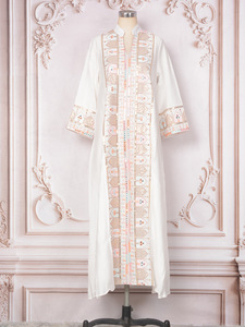 Abito Tradizionale Musulmano Moderno ed Elegante per Donne, Bianco con Ricami Colorati, Stile Dubai, per Uso Quotidiano e Feste - Product Image 6