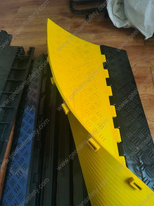 Rampe de seuil Installations de <span class=keywords><strong>trafic</strong></span> routier robustes Rampe de seuil en plastique <span class=keywords><strong>Tapis</strong></span> d'étape - Product Image 3