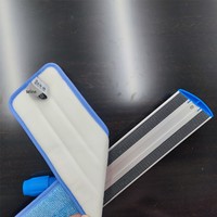 Tête de balai en microfibre à code couleur, lavable en machine, écologique et économique, idéale pour les sols durs classifiés en milieu hospitalier et hôtelier