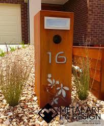 ตู้จดหมายเหล็กคอร์เทนแบบตั้งพื้นสไตล์วินเทจสมัยใหม่ งานฝีมือโลหะ ดีไซน์ร่วมสมัย กันน้ำ ทนทาน ใช้งานง่าย - Product Image 4