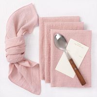 Serviette en lin carrée faite à la main douce et lavable en plis pour la fête de mariage à la maison et le banquet pour le dîner et la table de cocktail