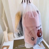 Chaussettes en polyester d'ours les moins chères de vente chaude en gros