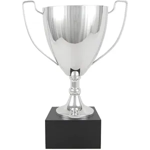 Coppa Sportiva Elegante Argentata con Manici e Base Nera - Product Image 1