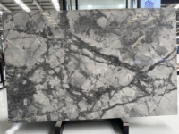 Marbre gris Bacchus naturel |   Écologique et Imperméable |   Gris clair avec veines foncées |   Pour la cuisine, le salon, l'extérieur, usage commercial