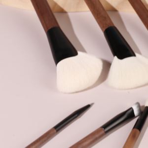 Nouveau produit 2026, ensemble de pinceaux de maquillage professionnels <span class=keywords><strong>blancs</strong></span> avec logo personnalisé, poils synthétiques, ensemble de pinceaux de maquillage de luxe, pur vegan - Product Image 3