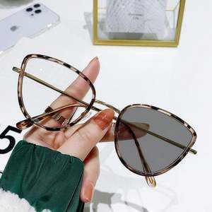 Gafas de Computadora con Marco Metálico Estilo Ojo de Gato 2025, Gafas Fotocromáticas para Mujer con Protección Anti Luz Azul - Product Image 3